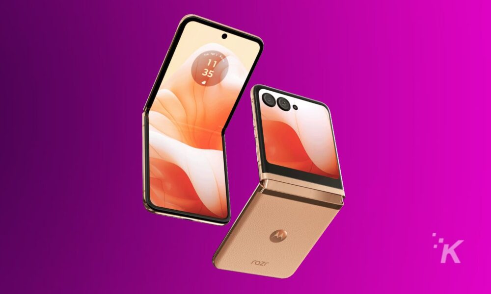 Motorola RAZR Plus Peach Fuzz
