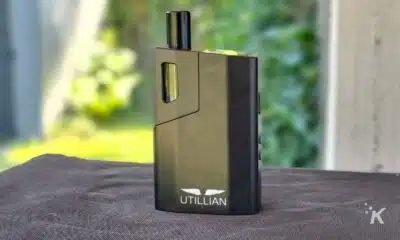 utillian 620 vape on table